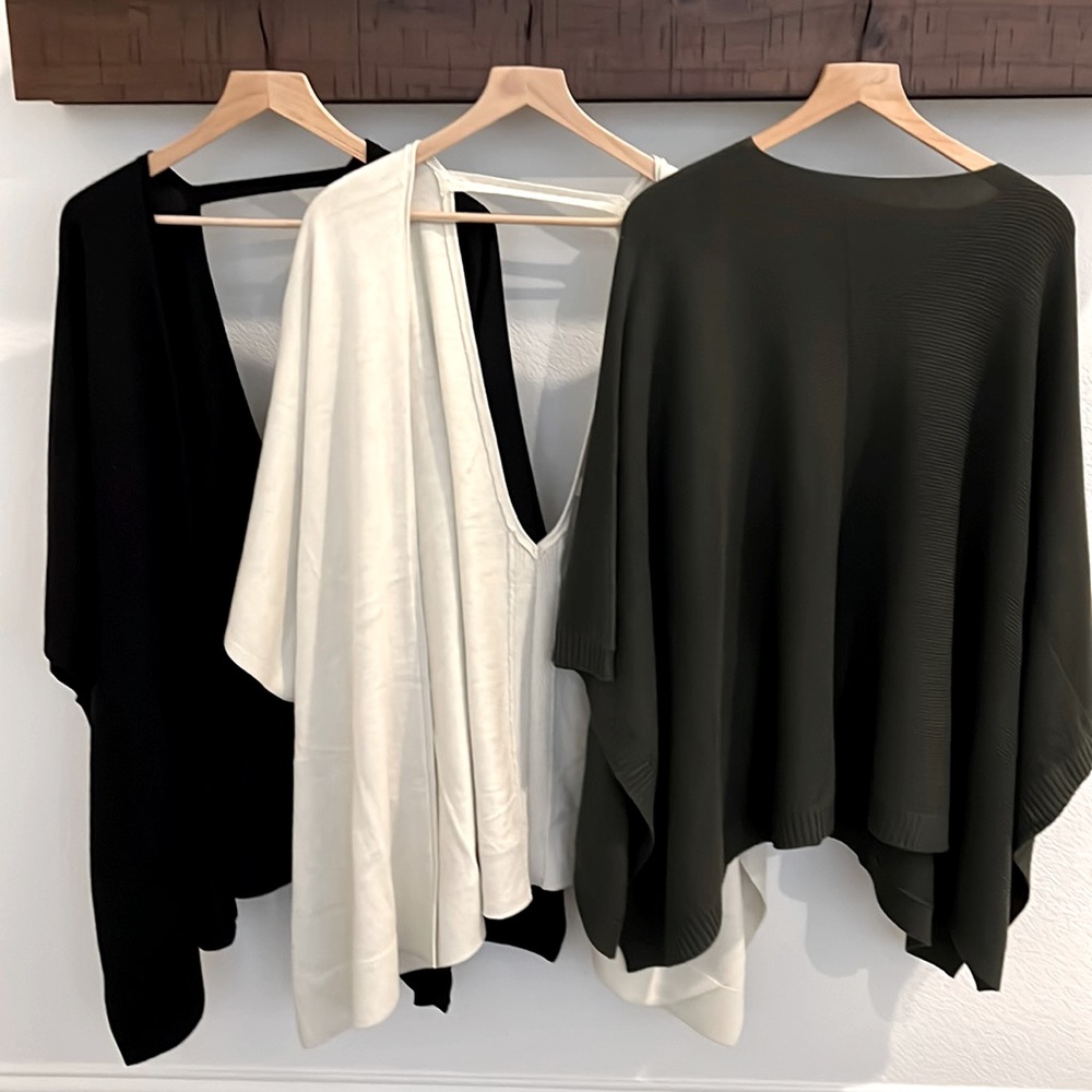 Lululemon 2 wraps, 1 poncho like new